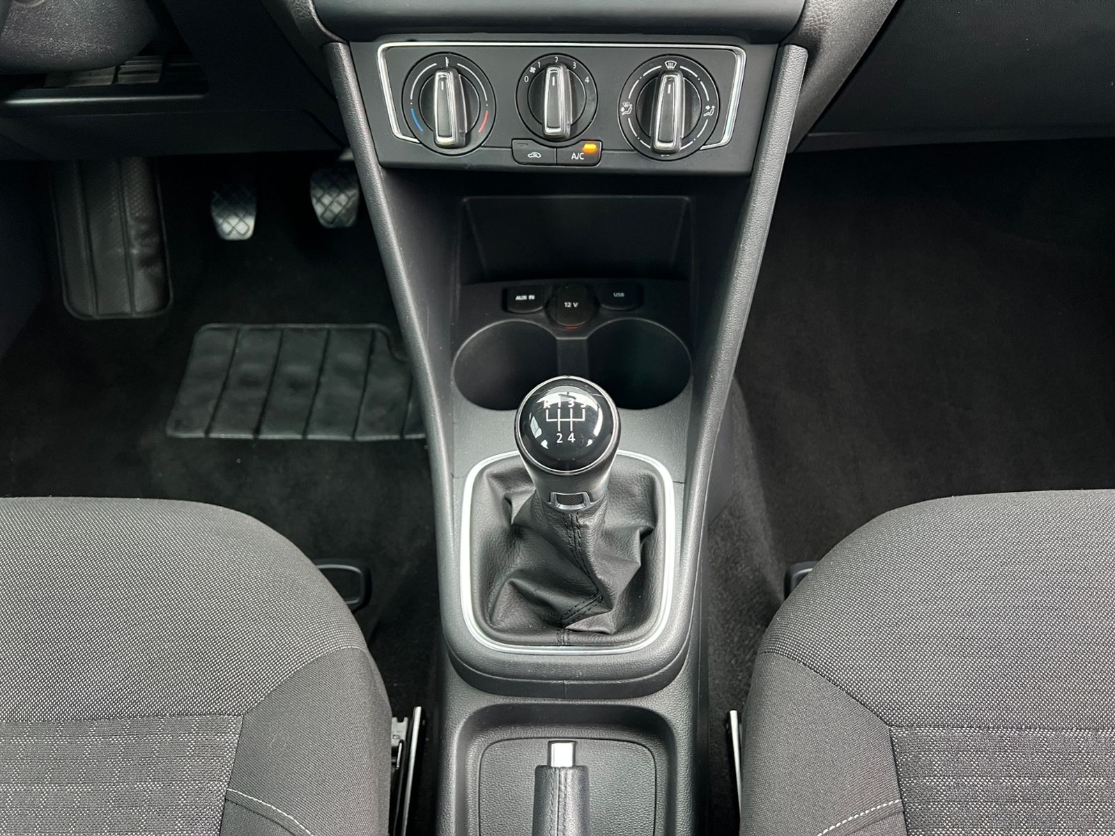 Fahrzeugabbildung Volkswagen Polo 1.2 TSI Comfortline BMT *Klima, Sitzhzg., P