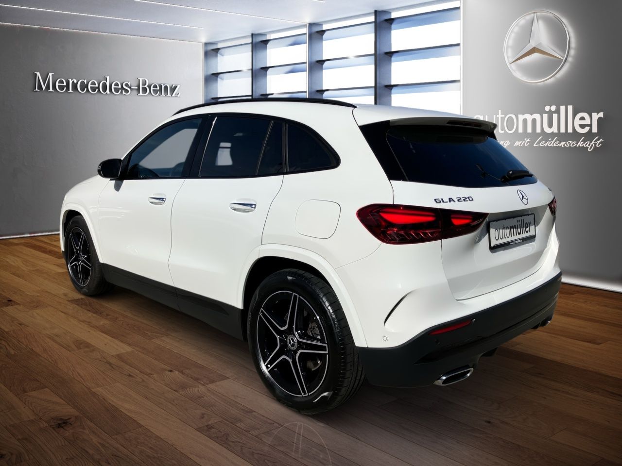 Fahrzeugabbildung Mercedes-Benz GLA 220 4M AMG AHK Pano Night Multibeam KeylessG