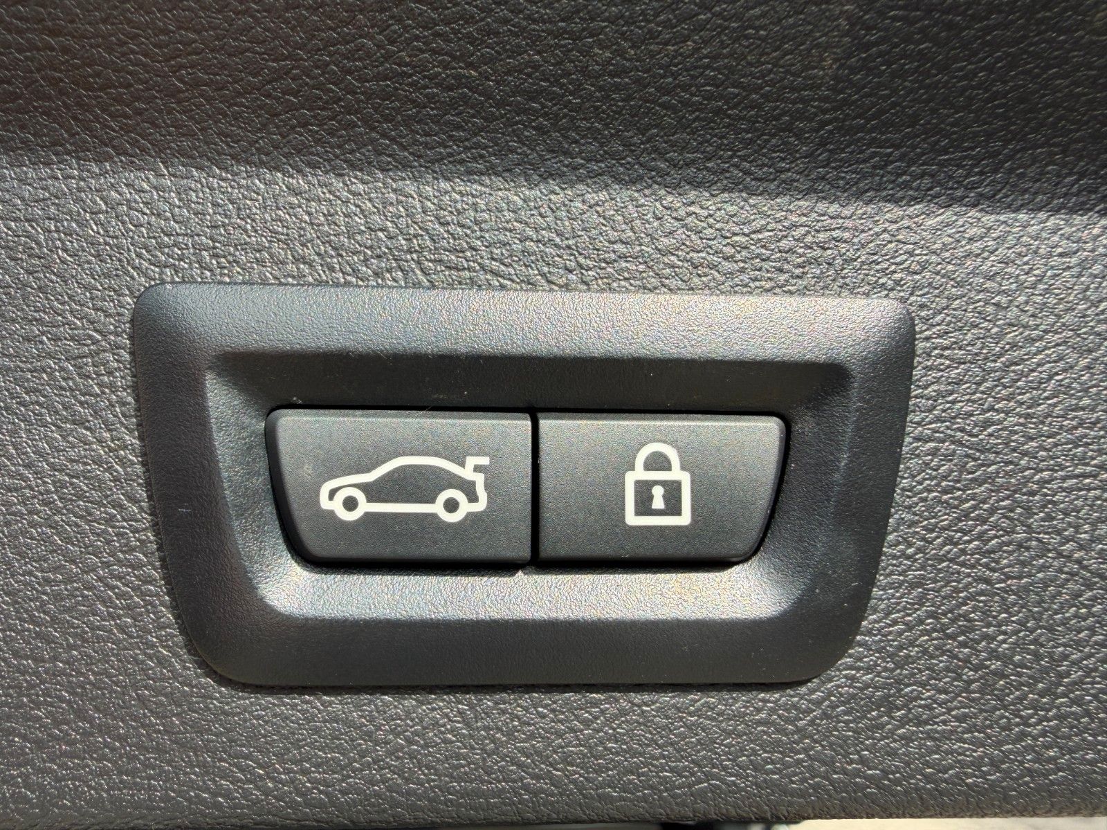 Fahrzeugabbildung BMW X3 xDrive 20 d M SPORT HUD AHK LEDER PANO D-KEY