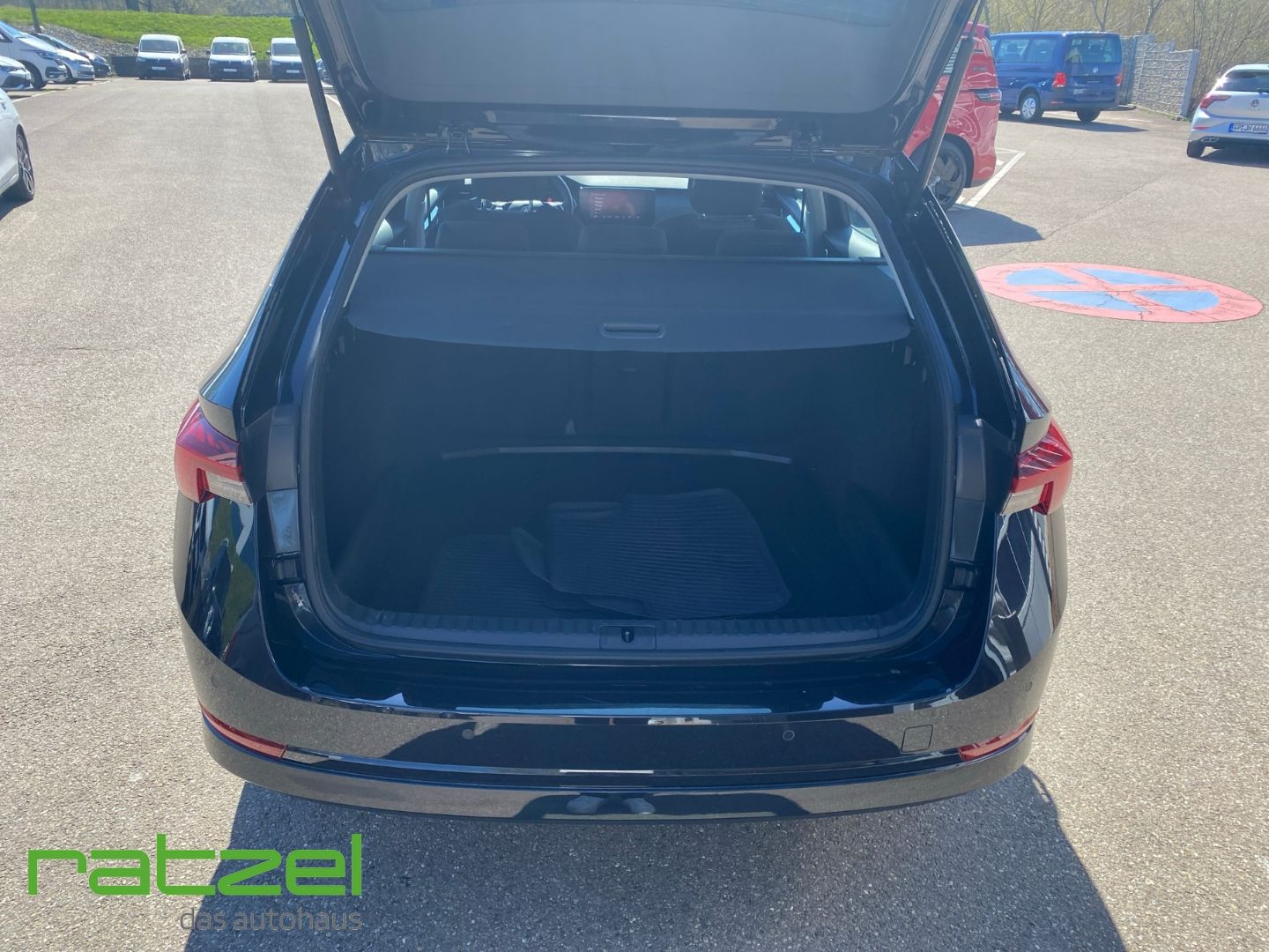 Fahrzeugabbildung SKODA Octavia e-TEC Combi Style 1.0 TSI Navi Digitales