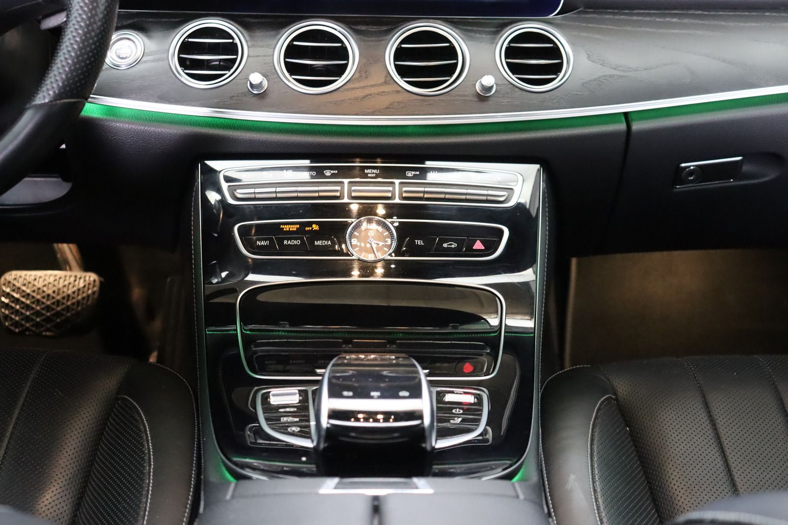 Fahrzeugabbildung Mercedes-Benz E 400 T 4Matic * Airmatic * STHZ * Memory AVANTG