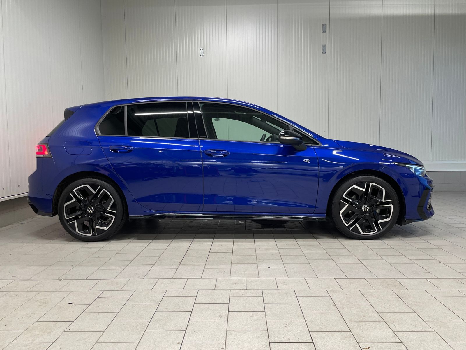 Golf VIII R-Line 2.0 TDI DSG IQ.LIGHT ACC NAVI