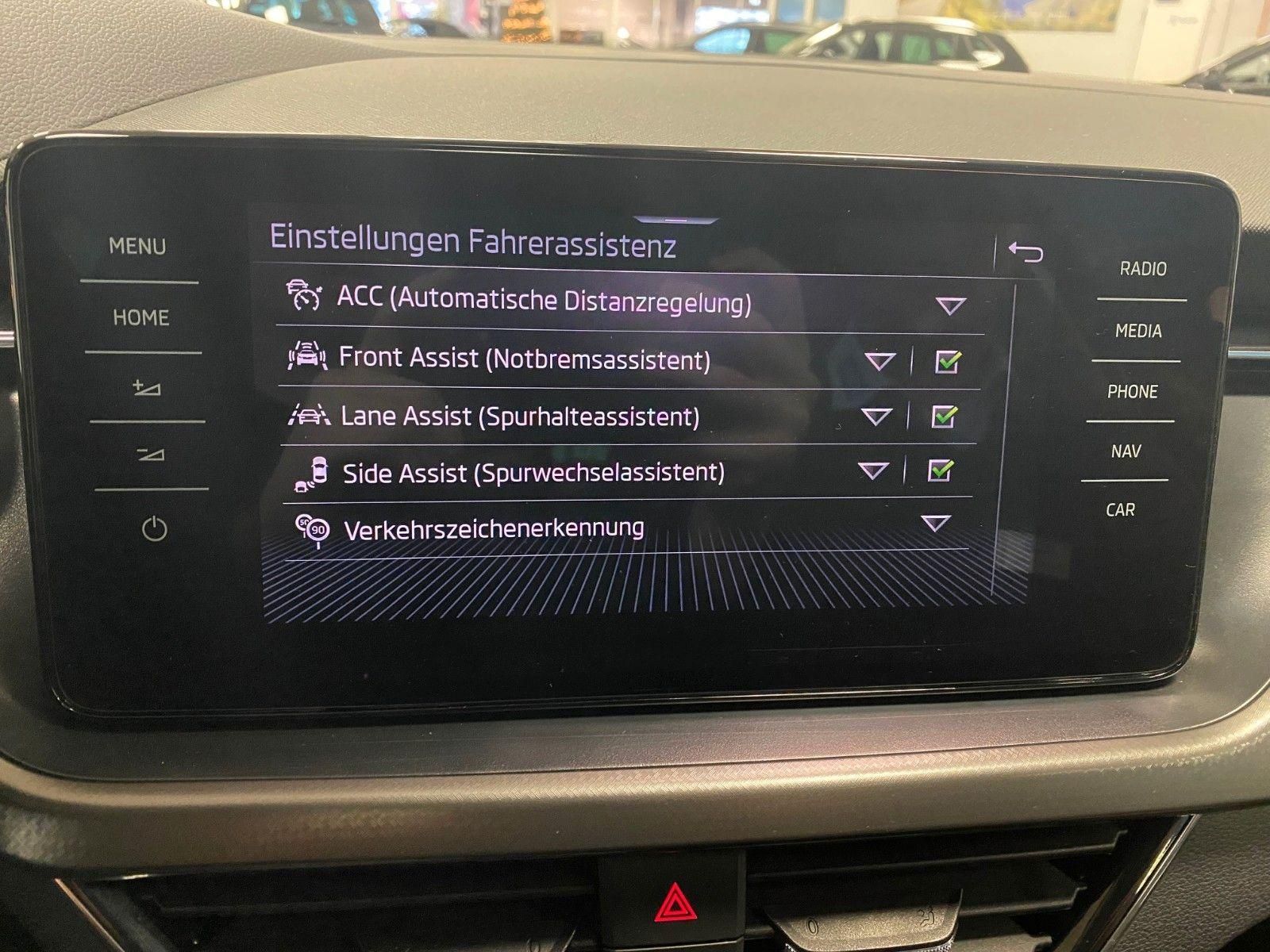 Fahrzeugabbildung SKODA Kamiq 1.5 TSI CLEVER+NAVI+Rück.KAMERA+ALLWETTER+