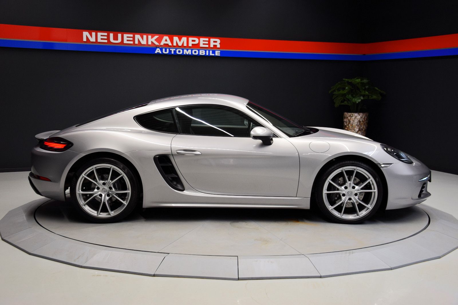 Fahrzeugabbildung Porsche 718 Cayman Sport-AGA PDLS Leder-Paket BOSE ACC