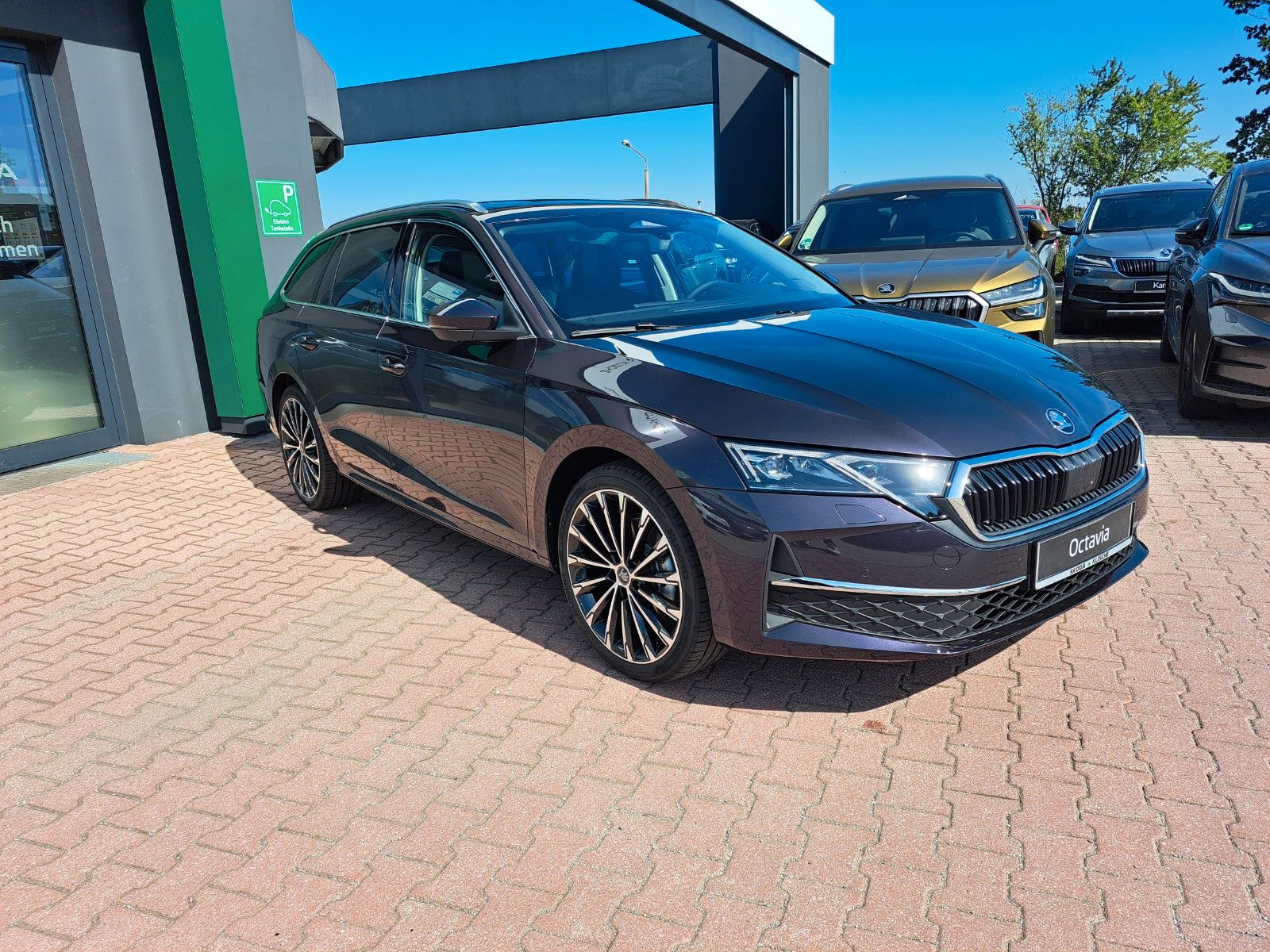 Skoda OCTAVIA Combi 2.0 TSI 150 kW 204 PS 4x4 AHK imagem 3