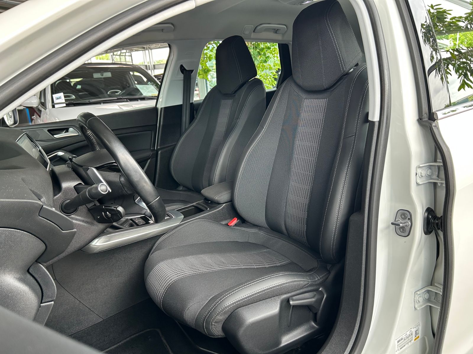Fahrzeugabbildung Peugeot 308 SW Allure KLIMA LED NAVI  ALU