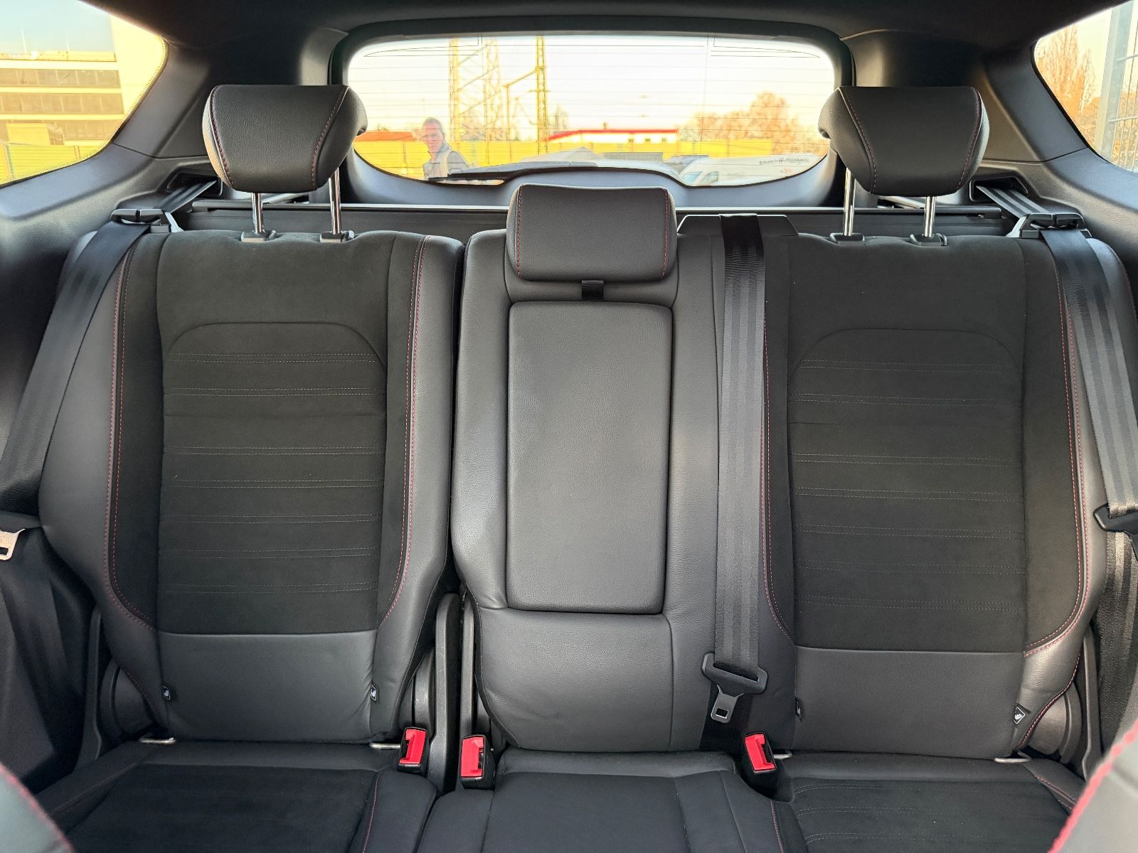 Fahrzeugabbildung Ford Kuga ST-Line ALLRAD*PANO*ALCANTARA*AHK*