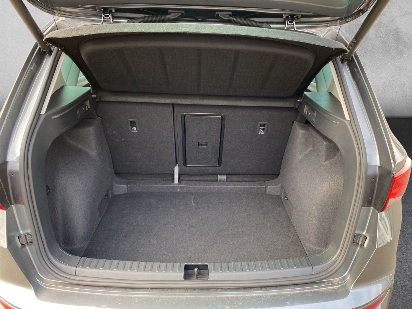 Fahrzeugabbildung CUPRA Ateca Basis AHK-klappbar Navi Digitales Cockpit