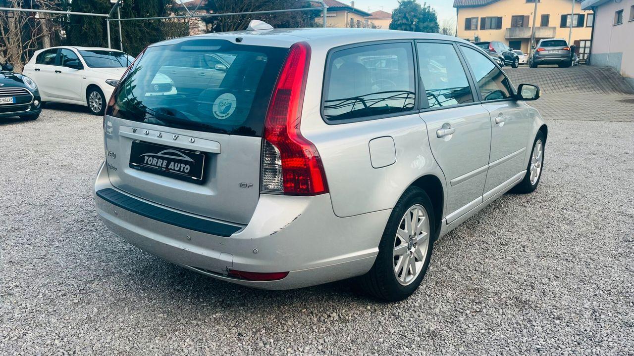 VOLVO V50 1.8 16V 125CH FLEXI-FUEL MOMENTUM