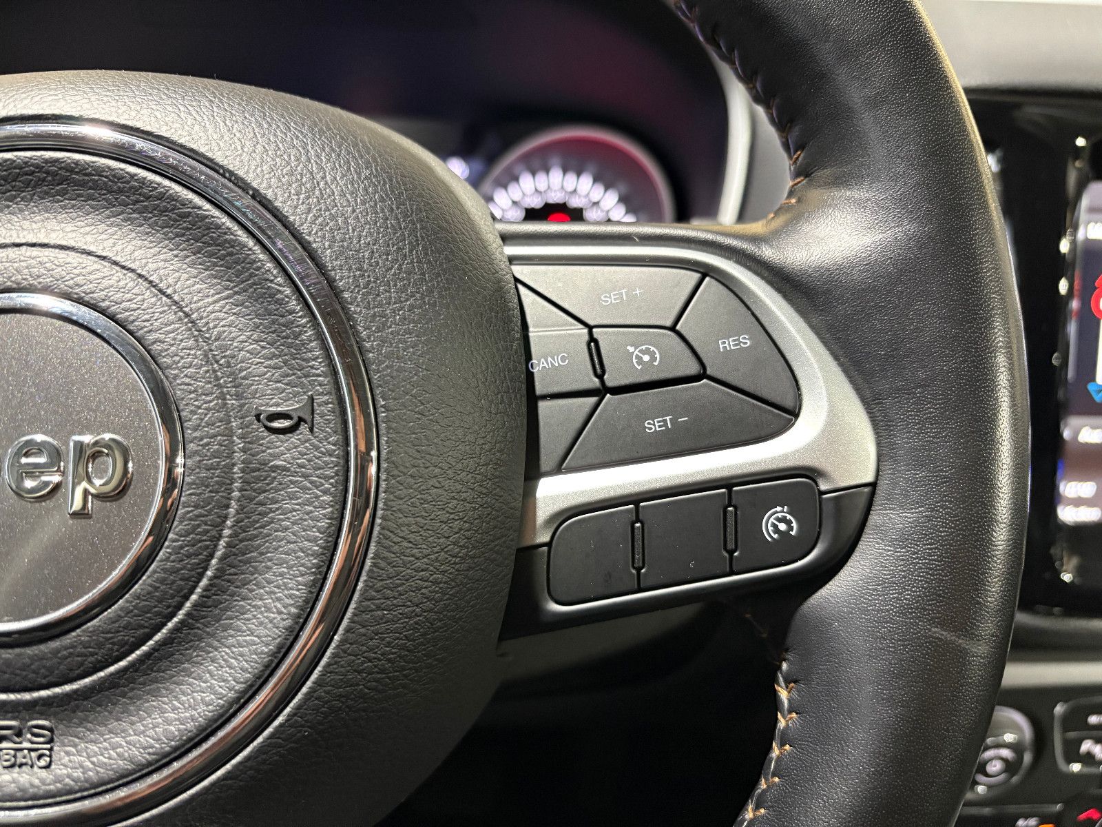 Fahrzeugabbildung Jeep Compass Limited FWD/NAVI/KAMERA/SOUND/DAB/SHZ