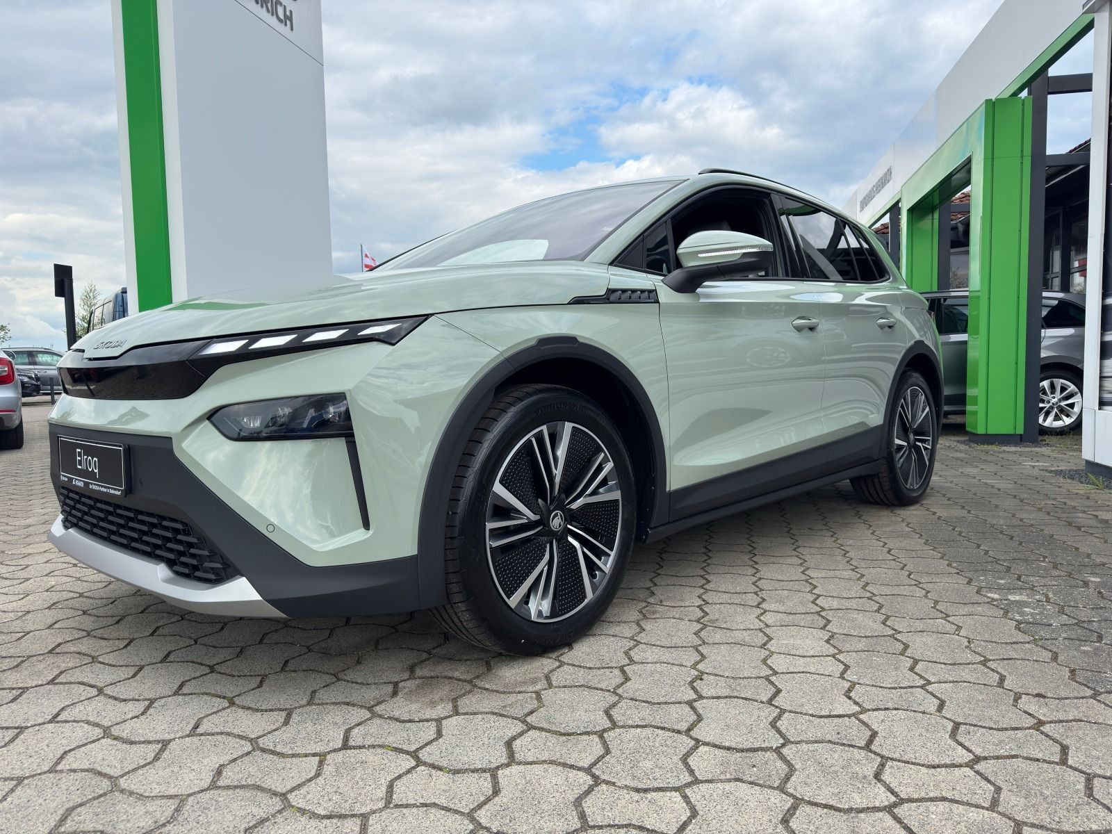 Fahrzeugabbildung SKODA Elroq 60 Lodge 204PS*AHK*RFK*20Zoll*Wärmepumpe
