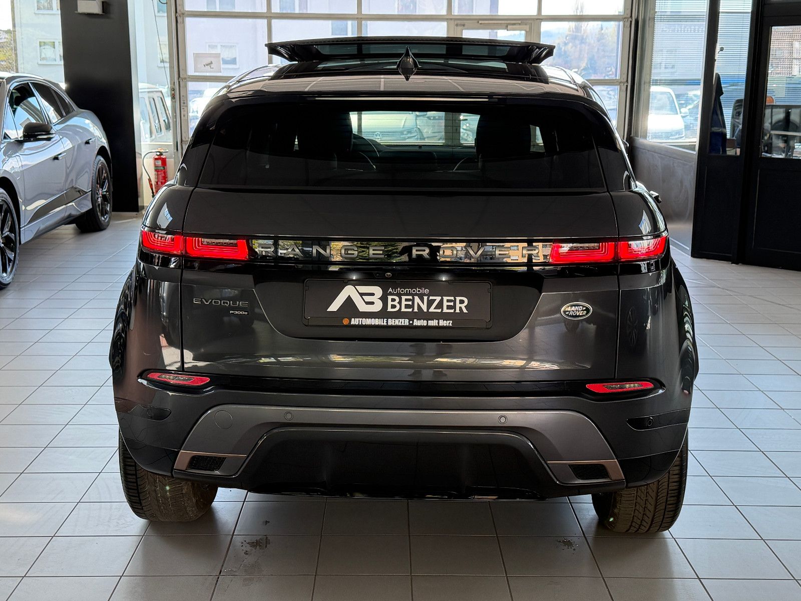 Fahrzeugabbildung Land Rover Range Rover Evoque S Hybrid /R-DYNAMIC/PANO/KAM