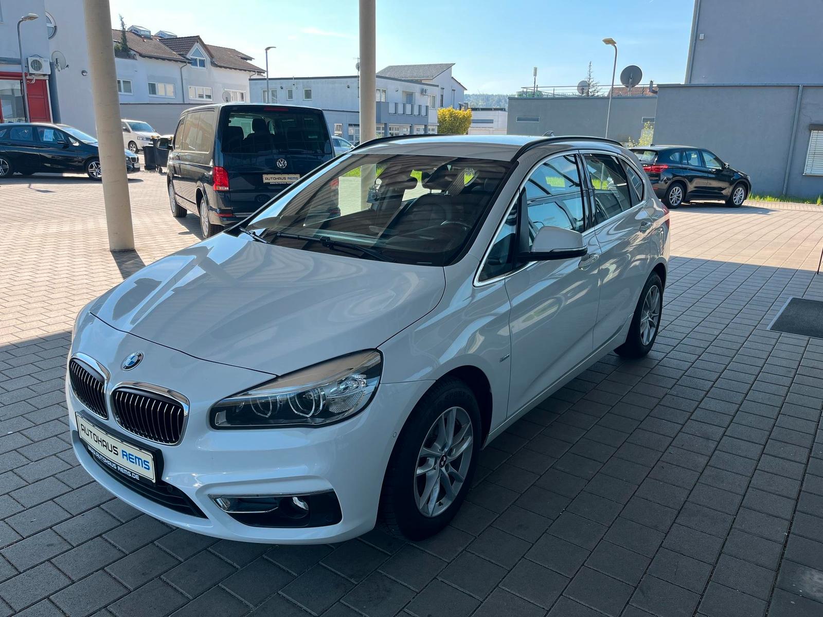 BMW 220 i Luxury Line AHK, Navi, Klimaautomatik