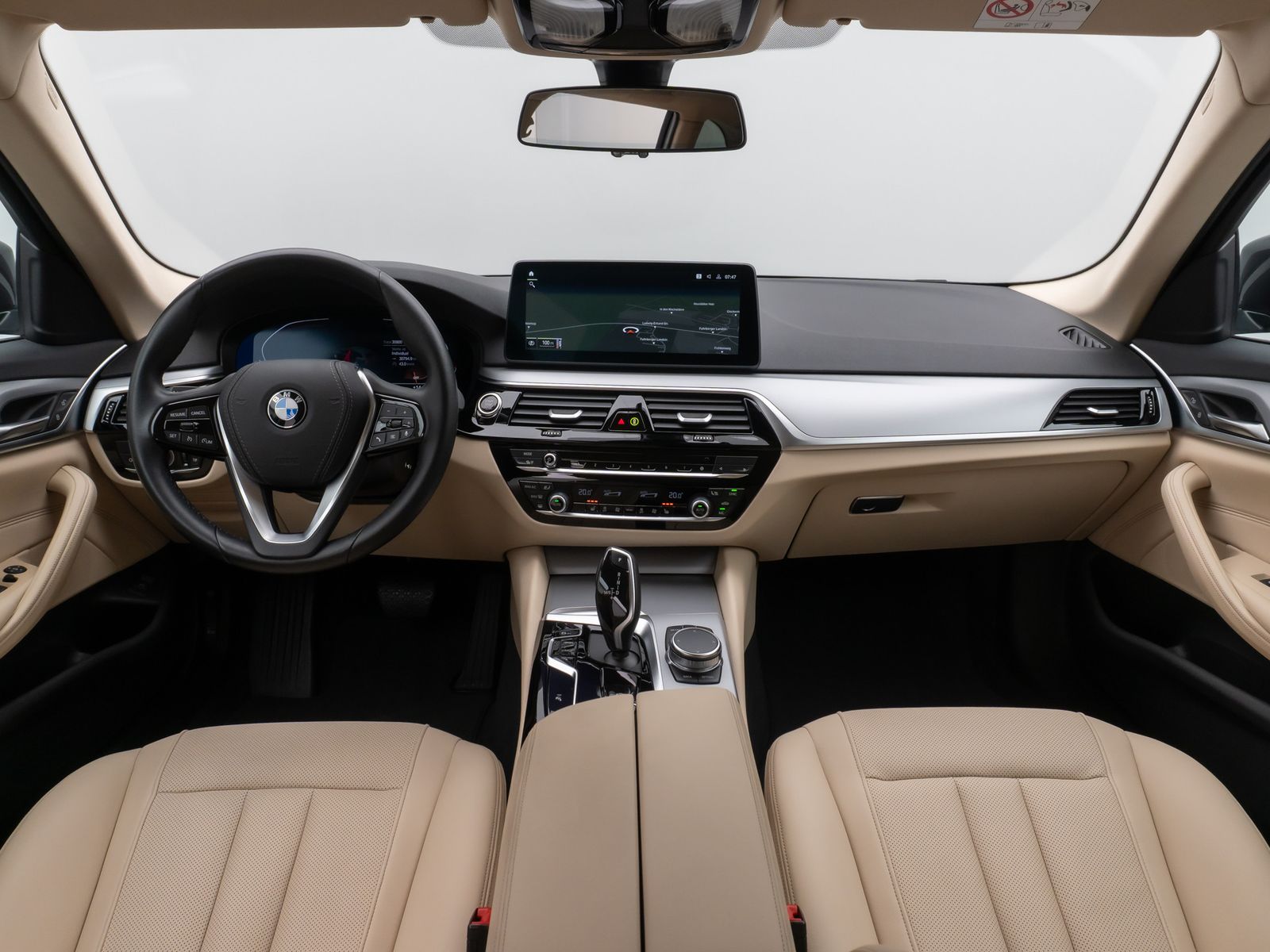 Fahrzeugabbildung BMW 520d Kamera HUD DAB CockPitPro Sitzhzg Alarm LED