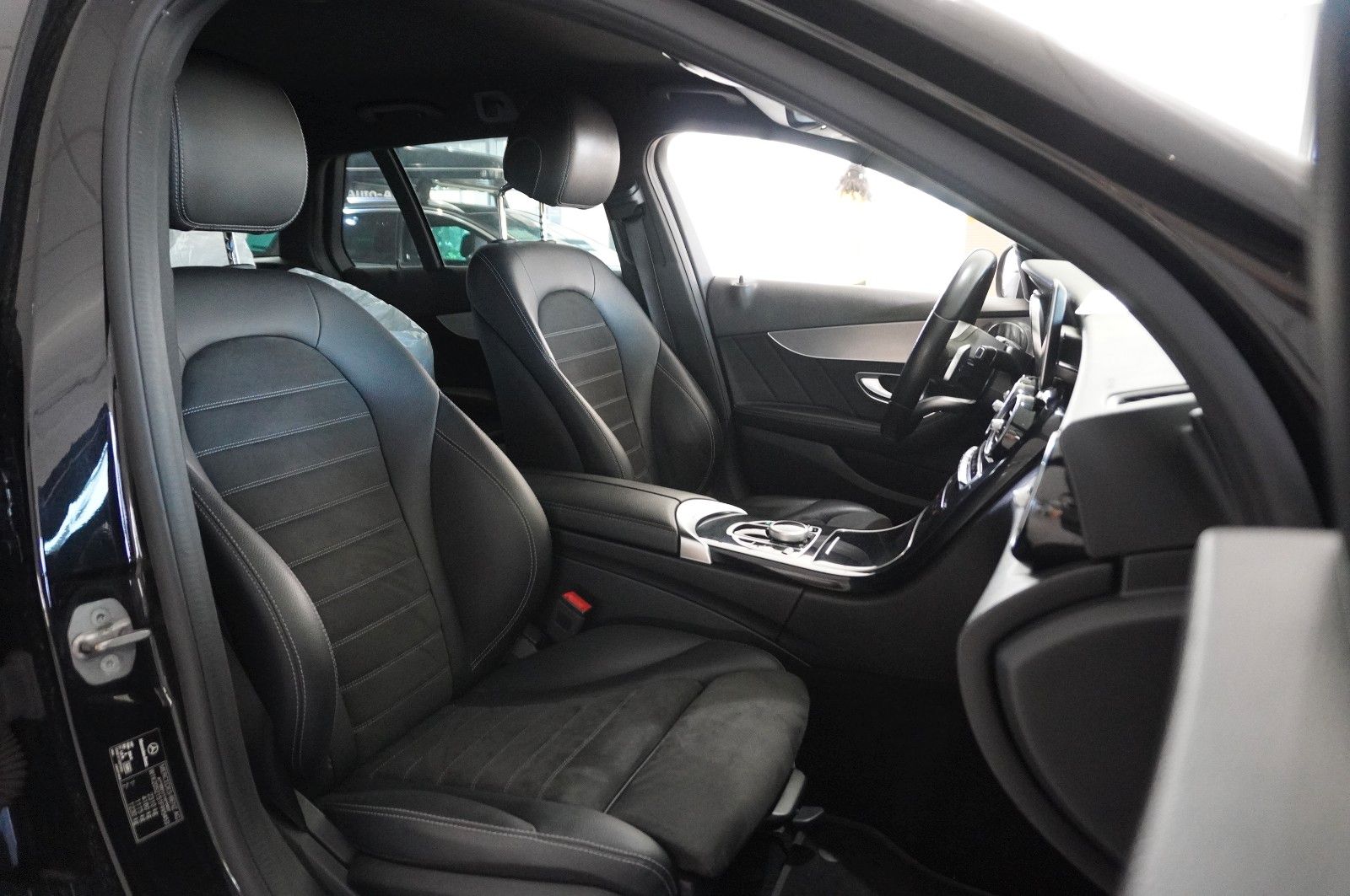 Fahrzeugabbildung Mercedes-Benz C 220 T AMG LINE 4MATIC 9G NAVI/LED/SPORT/BURME.