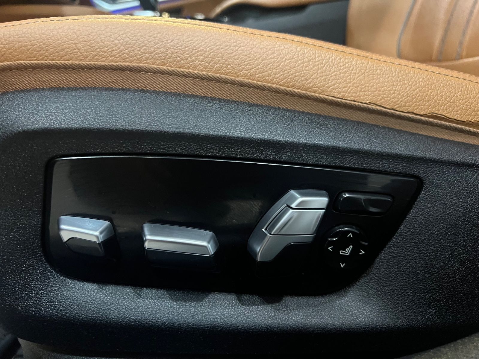 Fahrzeugabbildung BMW 530 d Lim. Luxury Line M Sport optik