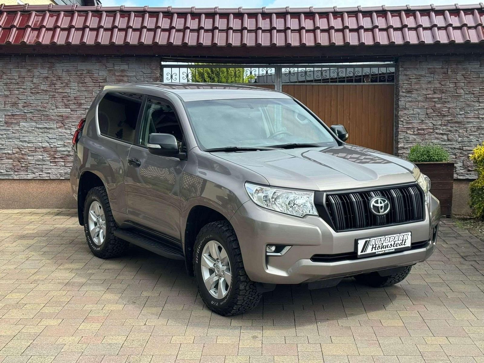 Toyota Land Cruiser Basis Toyota- AHK Sche foto 3