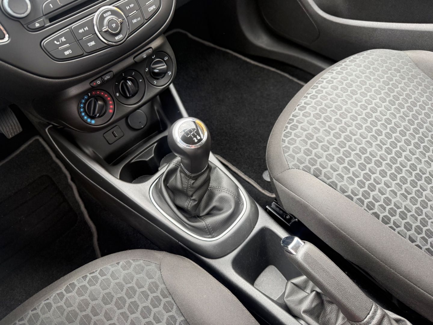 Fahrzeugabbildung Opel Corsa E Edition SHZ+LHZ+PDC
