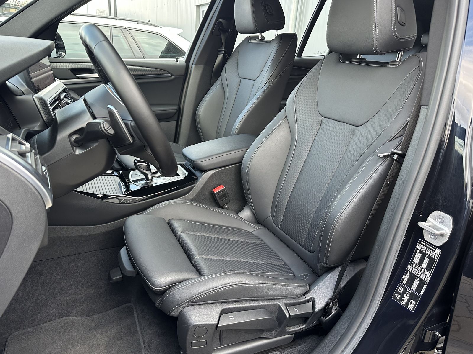 Fahrzeugabbildung BMW X3 xDrive20d M-Sport NAV+LED+HEAD-UP+ACC+19ZOLL