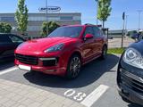Porsche Cayenne Turbo S  Porsche Approved bis Mail 2027 - Porsche Cayenne: Rot