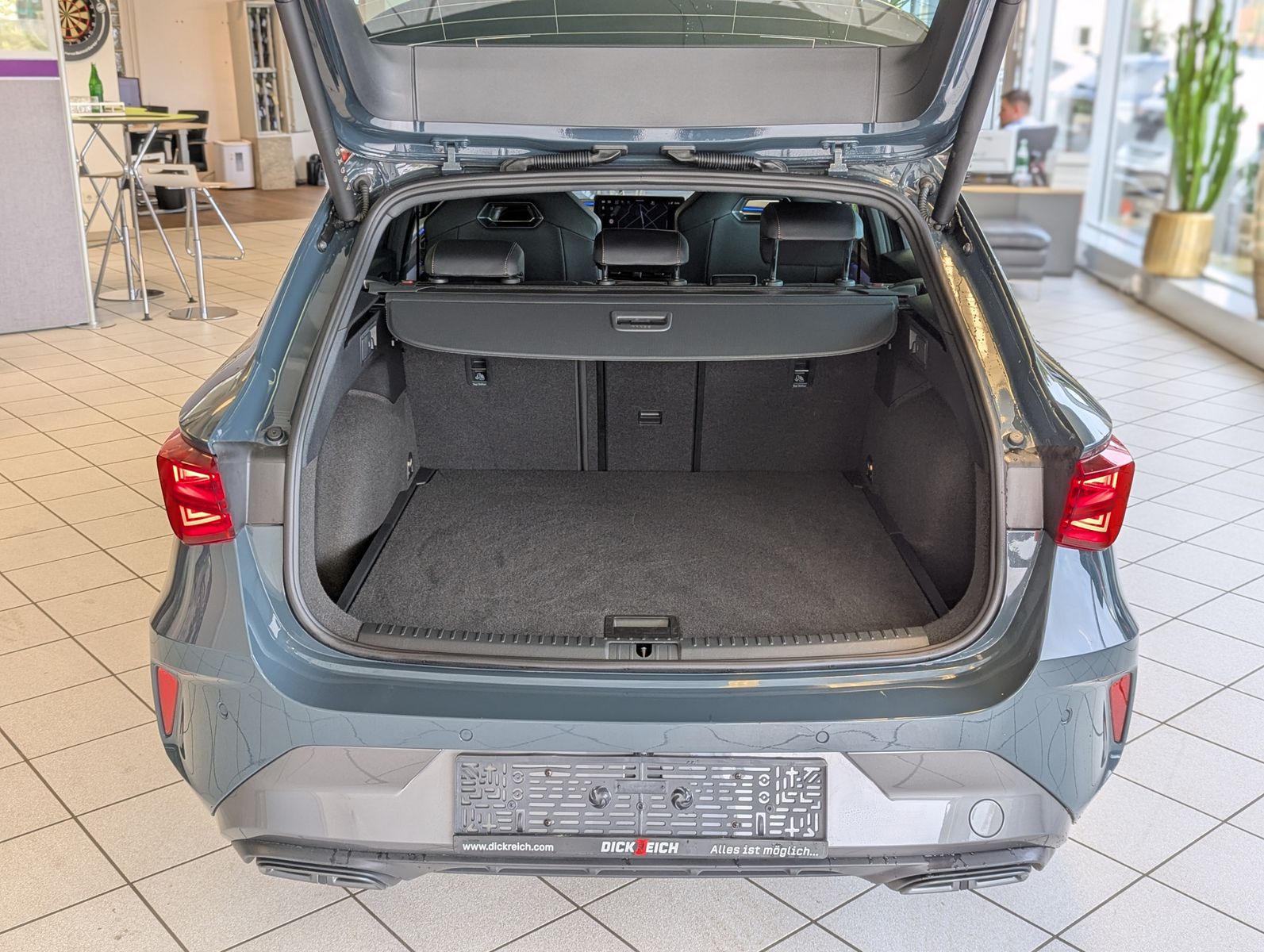 CUPRA Leon 1.5 eTSI Matrix Intelligent-Dynamic-Edge - Image 16