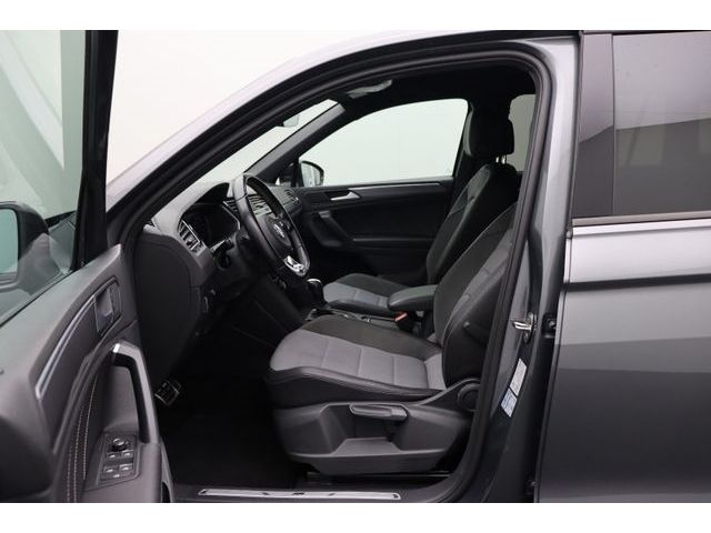 Fahrzeugabbildung Volkswagen Tiguan Highline R-Line ACC 4Motion Kamera 19