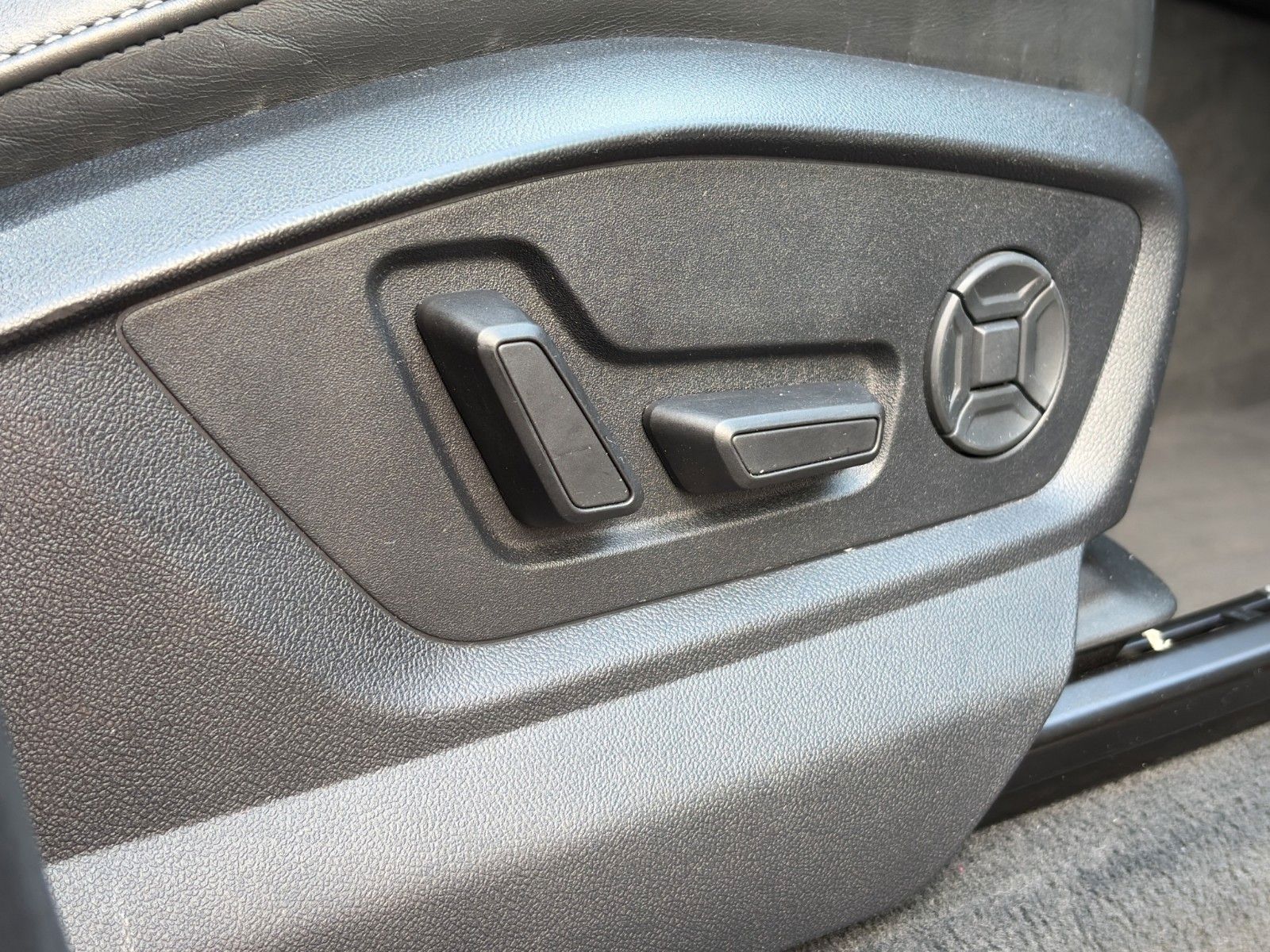 Fahrzeugabbildung Audi Q7 TDI Quattro S line *Luft*Matrix*Bose*Panodach