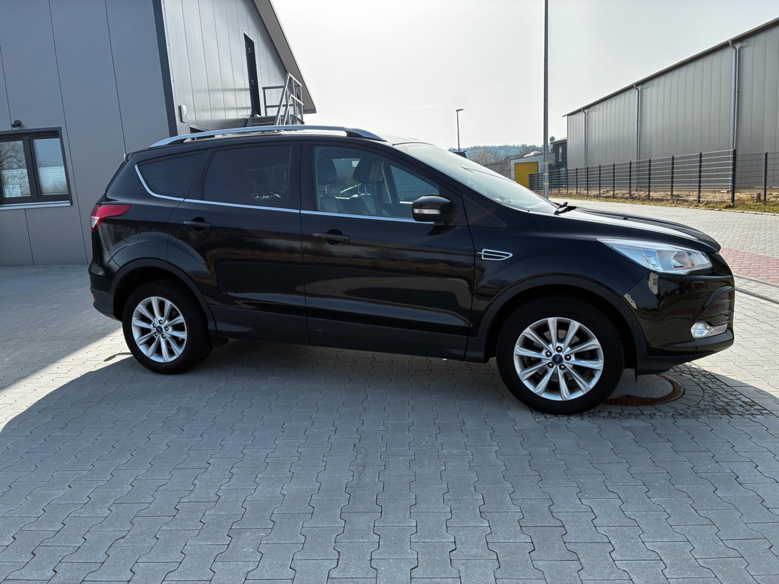 Ford Kuga Titanium LEDER KLIMA SCHECKHEFT TÜV NEU