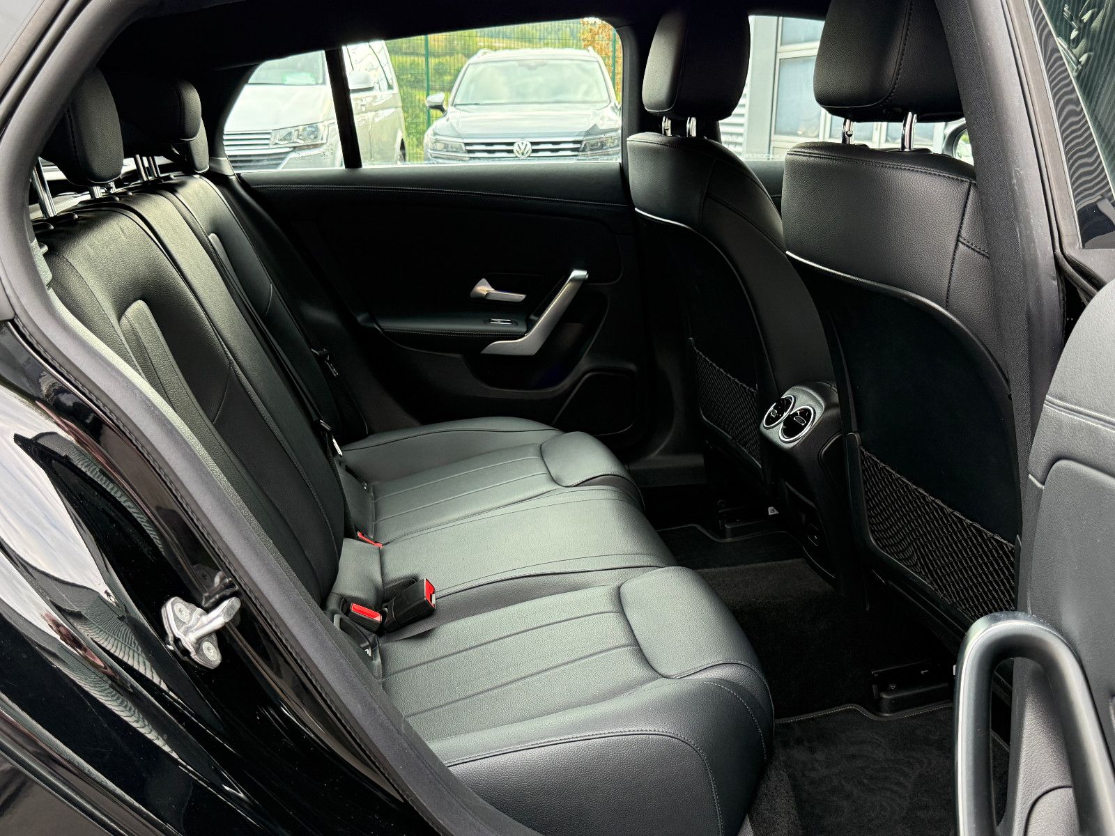 Fahrzeugabbildung Mercedes-Benz CLA 250e Shooting Brake Aut Leder Navi LED SHZ