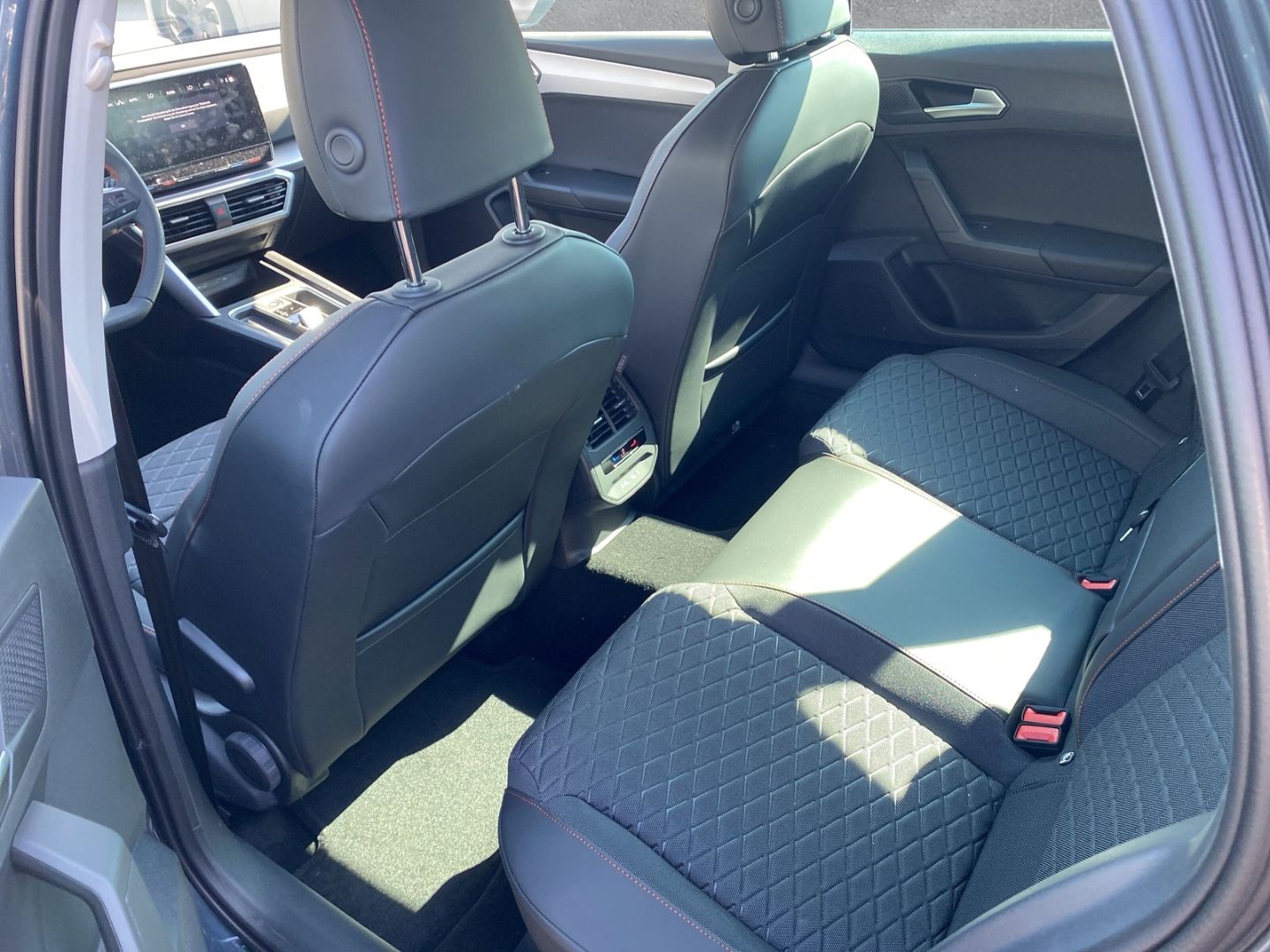 Fahrzeugabbildung SEAT Leon Sportstourer FR 2.0 TDI EU6d Navi Digitales