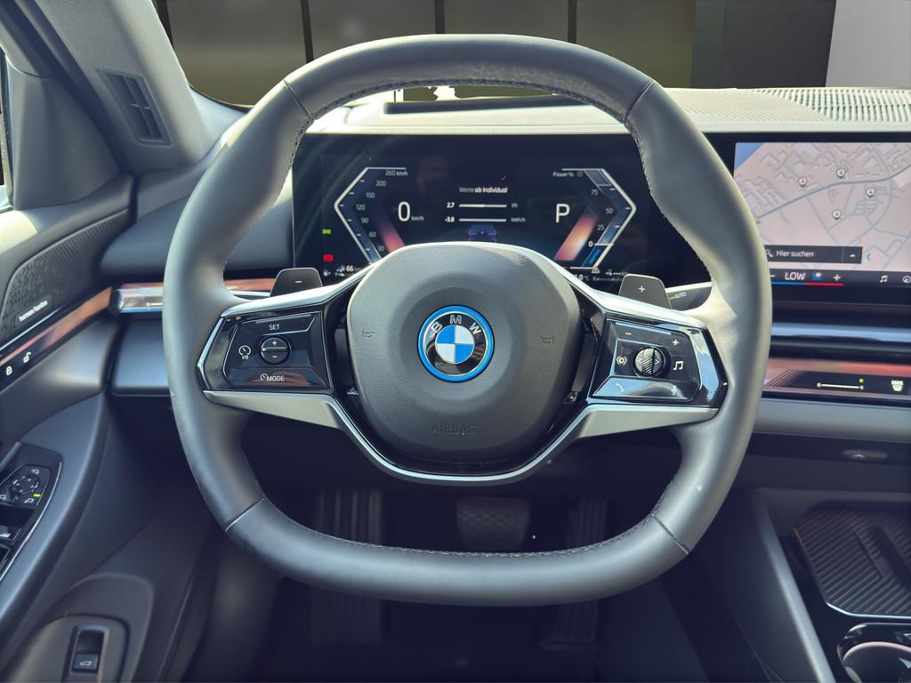 BMW 530e Lim. HYBRID LED NAVI HUD PANO ACC 360° 19"