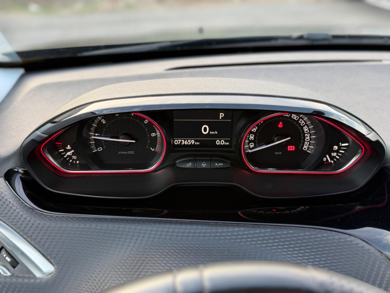 Peugeot 2008 Allure GT-Line Aut. *LEDER*KAMERA*NAVI*LED*