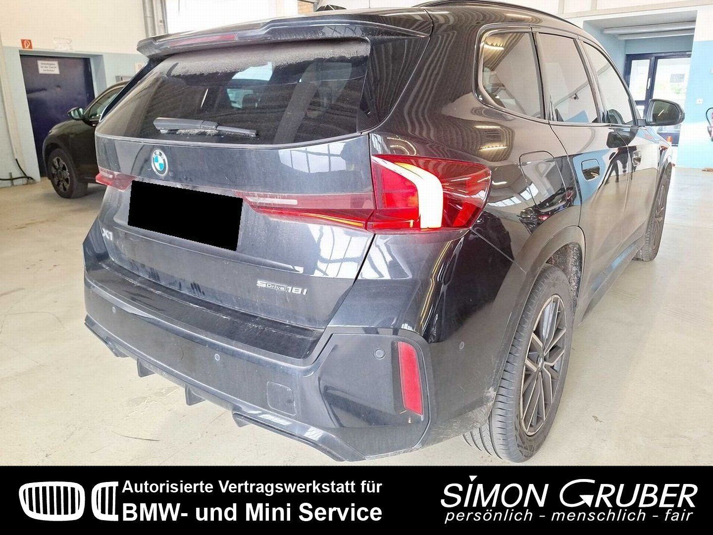 Fahrzeugabbildung BMW X1 sDrive 18i M Sport Paket Panorama LED Kamera