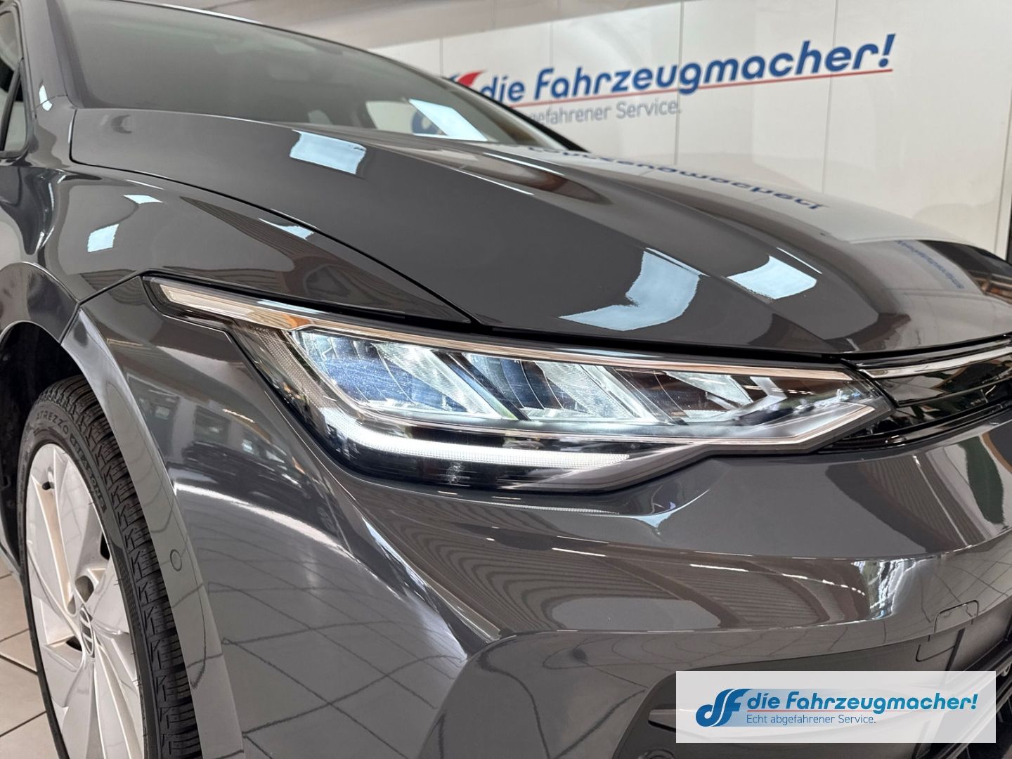 Fahrzeugabbildung Volkswagen Golf VIII 2.0 TDI 110 kW Life Digitales Cockpit
