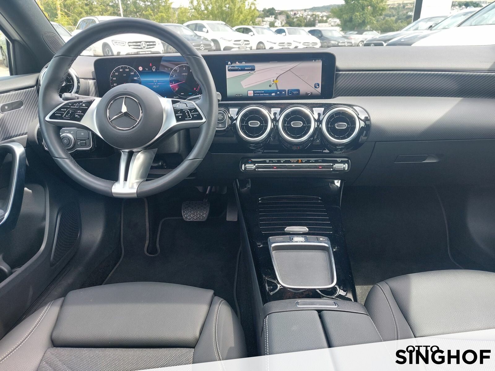 Fahrzeugabbildung Mercedes-Benz A 200 Progressive +Pano+Rü Kam+LED+MBUX+PDC+SHZ+