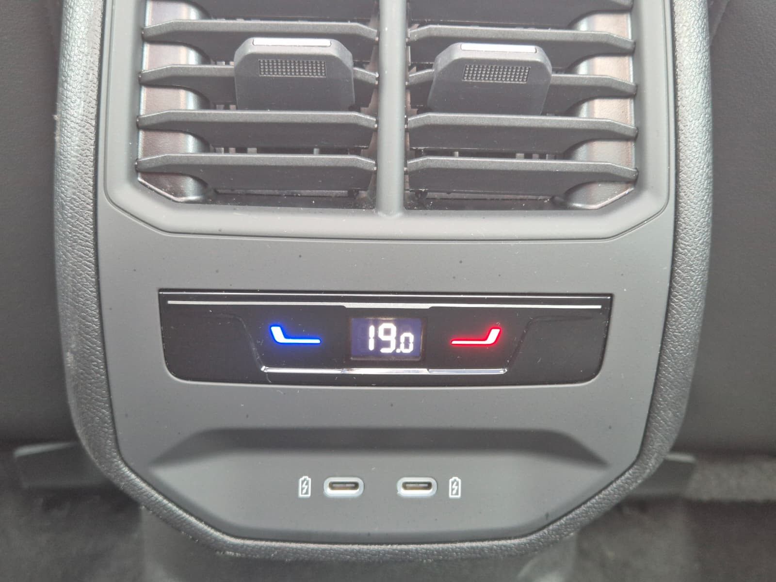 Fahrzeugabbildung CUPRA Leon 1.5 eTSI PANO*DCC*MATRIX*DINAMICA*AHK*5JG.