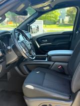 Nissan US-Nissan Titan SV | 5.6L V8 | Midnight Edition - Nissan Titan mit Benzin-Antrieb: 5.6
