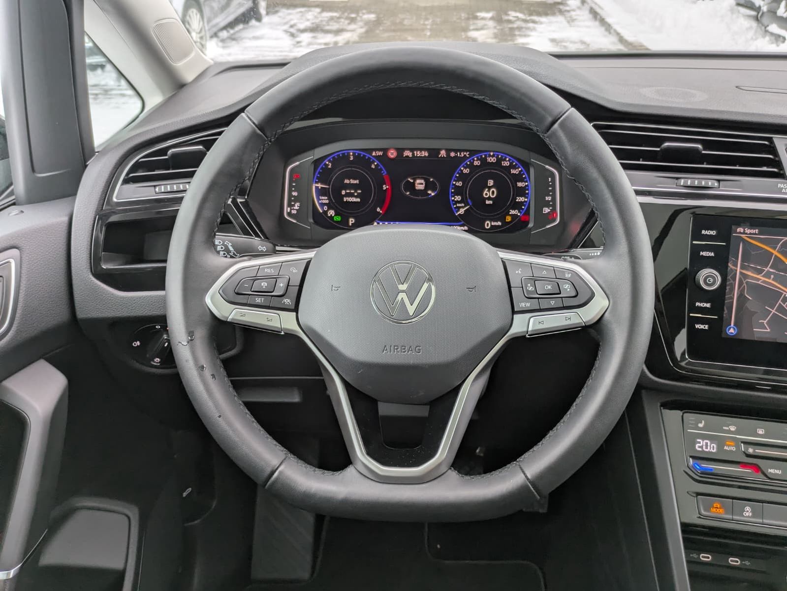 Fahrzeugabbildung Volkswagen Touran 2.0 DSG R-Line High BLACK Pano 7Si IQ AHK