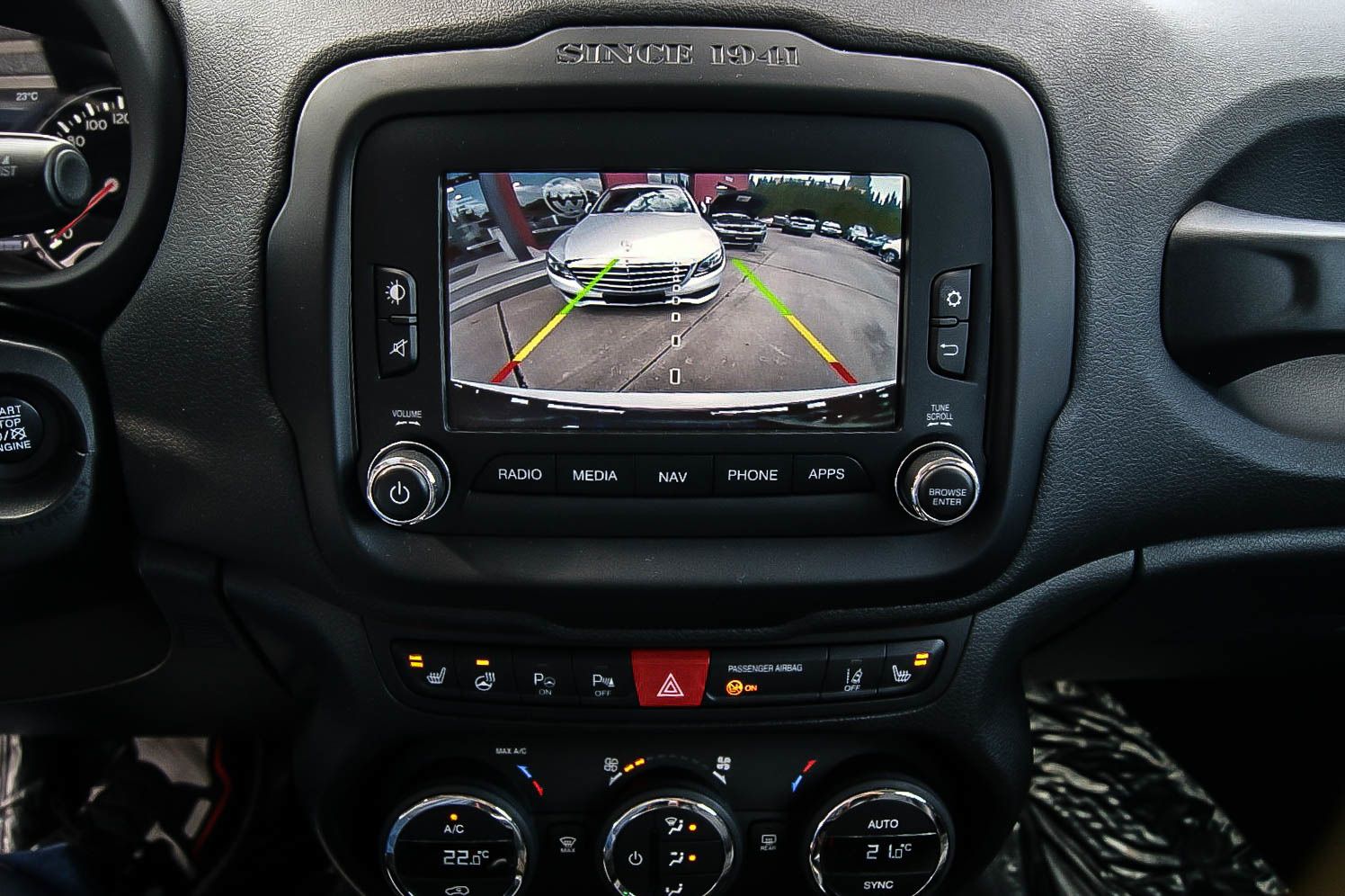 Fahrzeugabbildung Jeep Renegade Limited 4WD Auto LEDER NAVI KEYLESS PDC