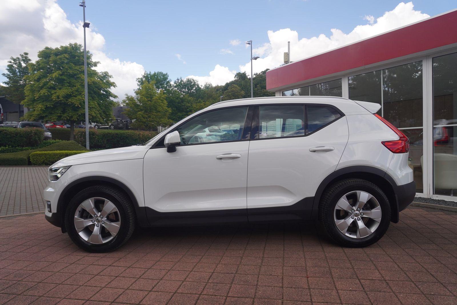 Volvo XC40 2.0 Momentum AWD Aut LED 360° Panorama Navi foto 7