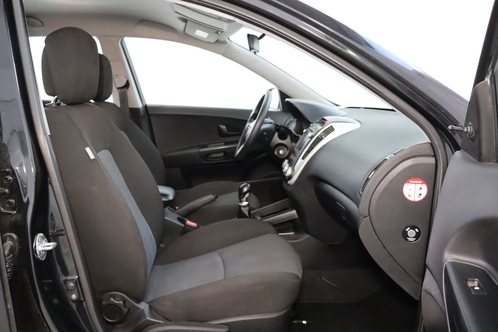 Fahrzeugabbildung Kia ceed 1.4 CVVT * Navi * RFK * HU/AU bis 11.26