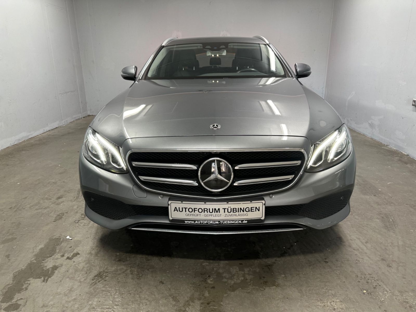 Fahrzeugabbildung Mercedes-Benz E 300 de T Autom *AVANTGARDE*DISTRO*AHK*