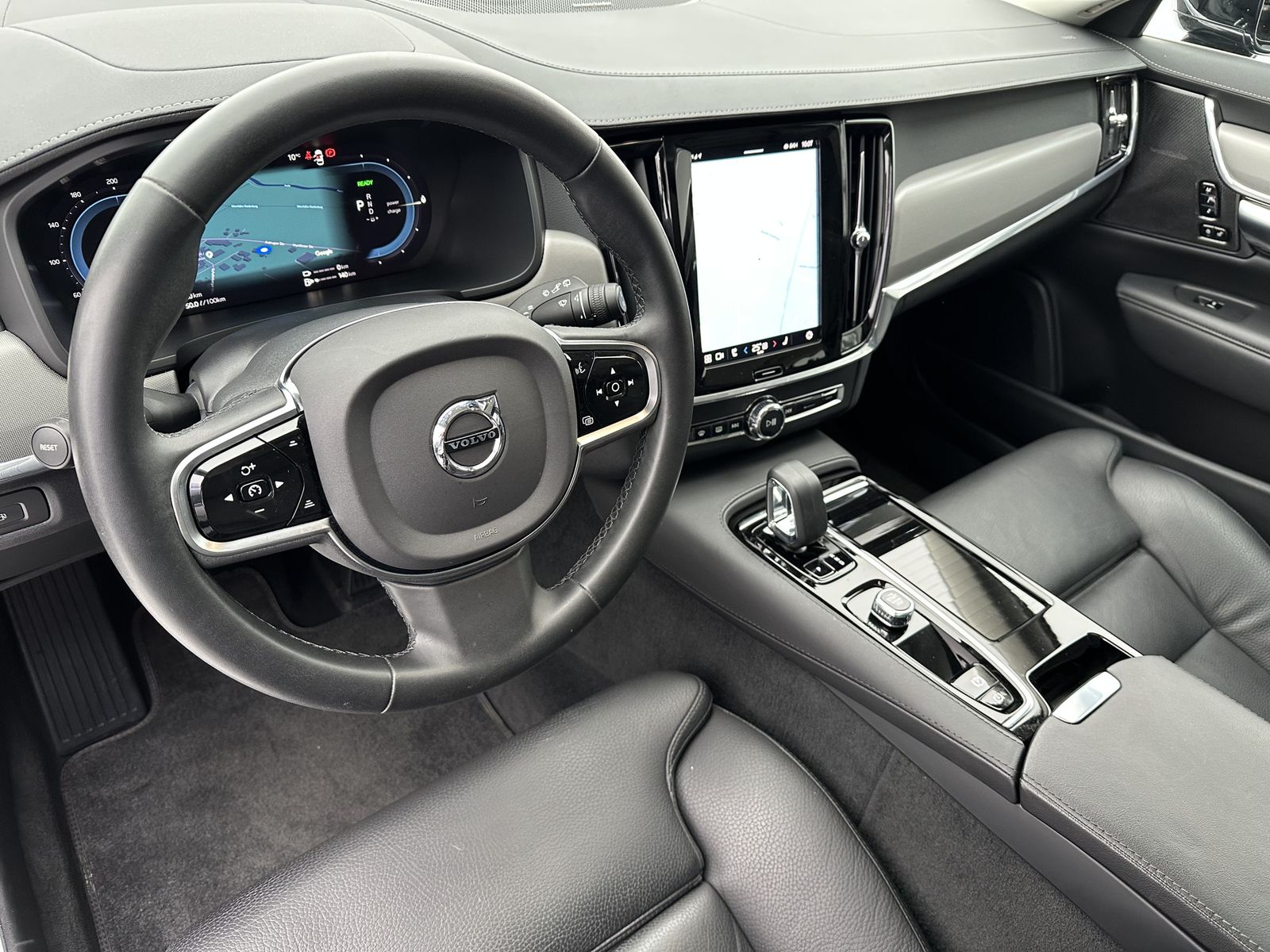Fahrzeugabbildung Volvo V90 T6 AWD Plus Bright NAV+LED+360°+H&K+PANO+VC