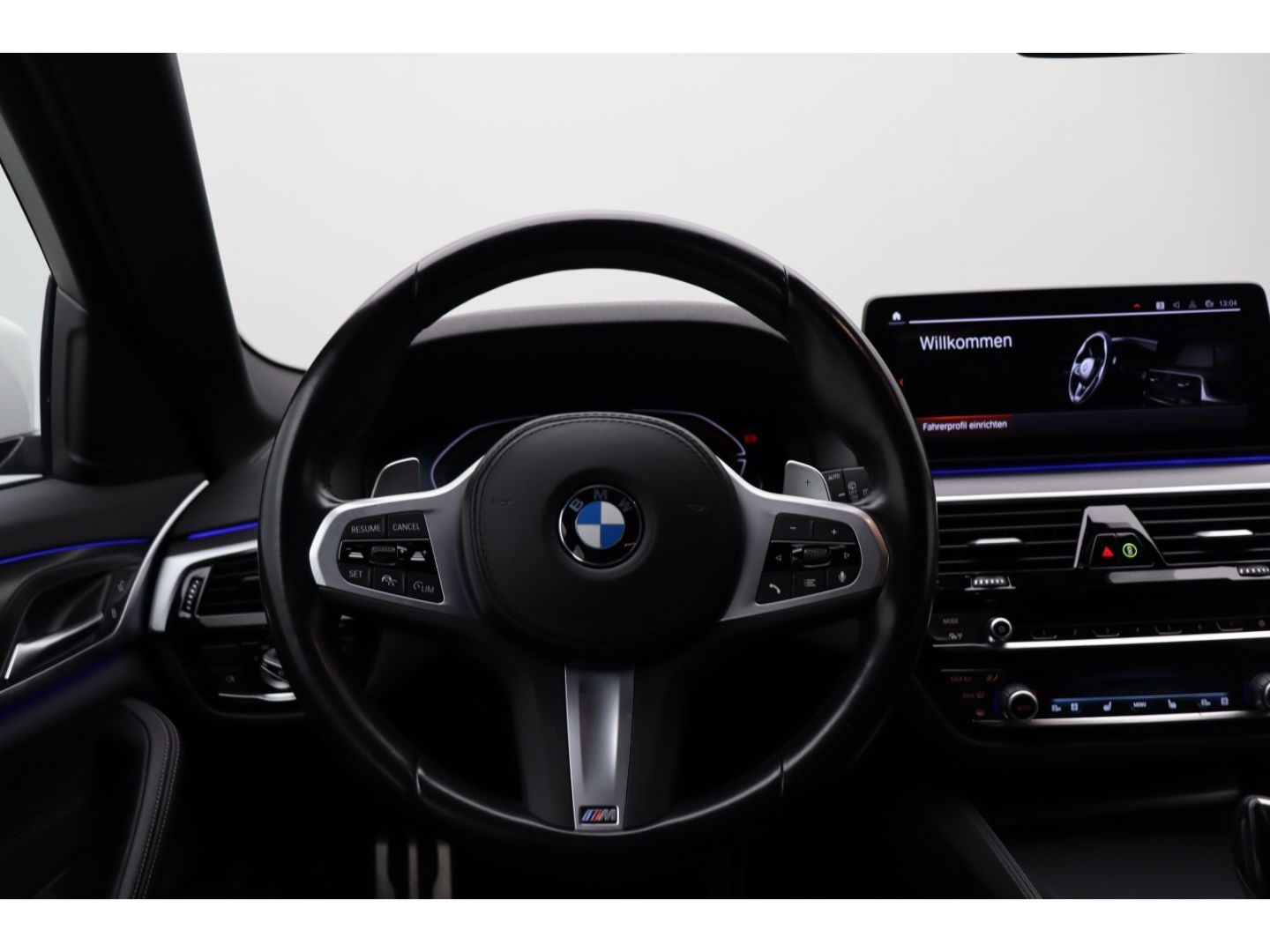 Fahrzeugabbildung BMW 540 d xDrive M Sport Touring Park-Assistent AHK