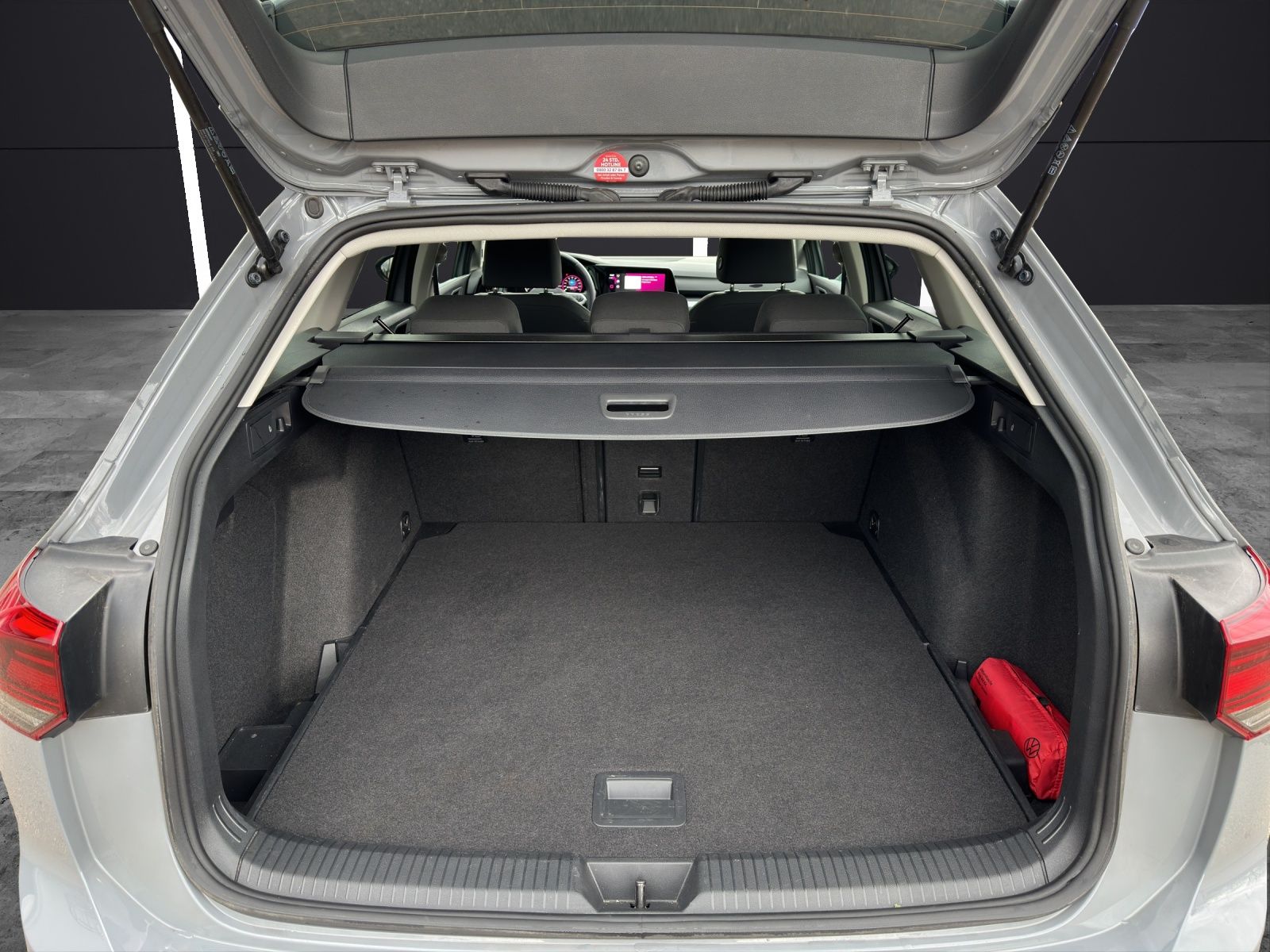 Fahrzeugabbildung Volkswagen Golf VIII Variant eTSI Active DSG NAVI AppConnec