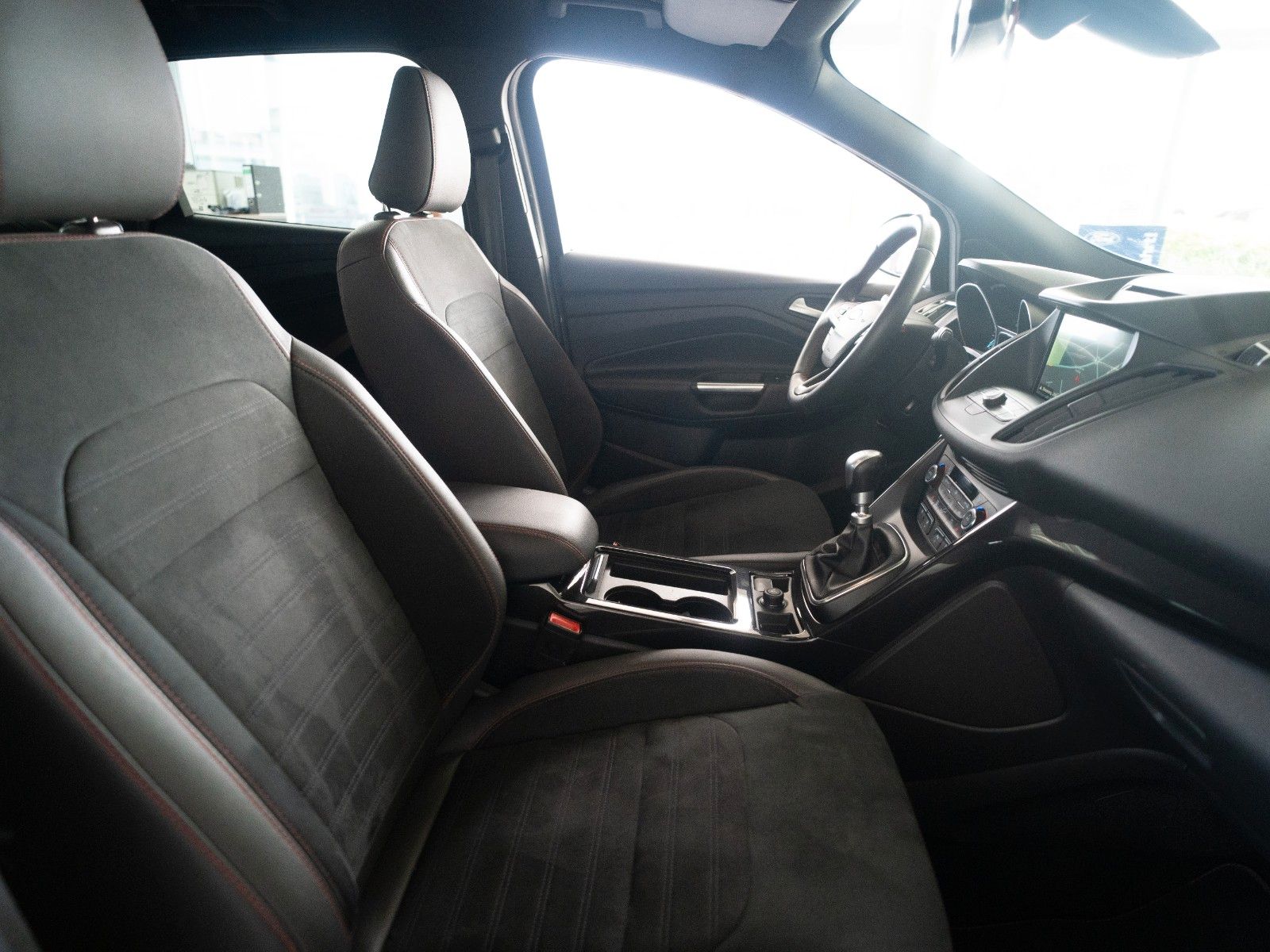 Fahrzeugabbildung Ford Kuga ST-Line WINTER-P./NAVI/KAMERA