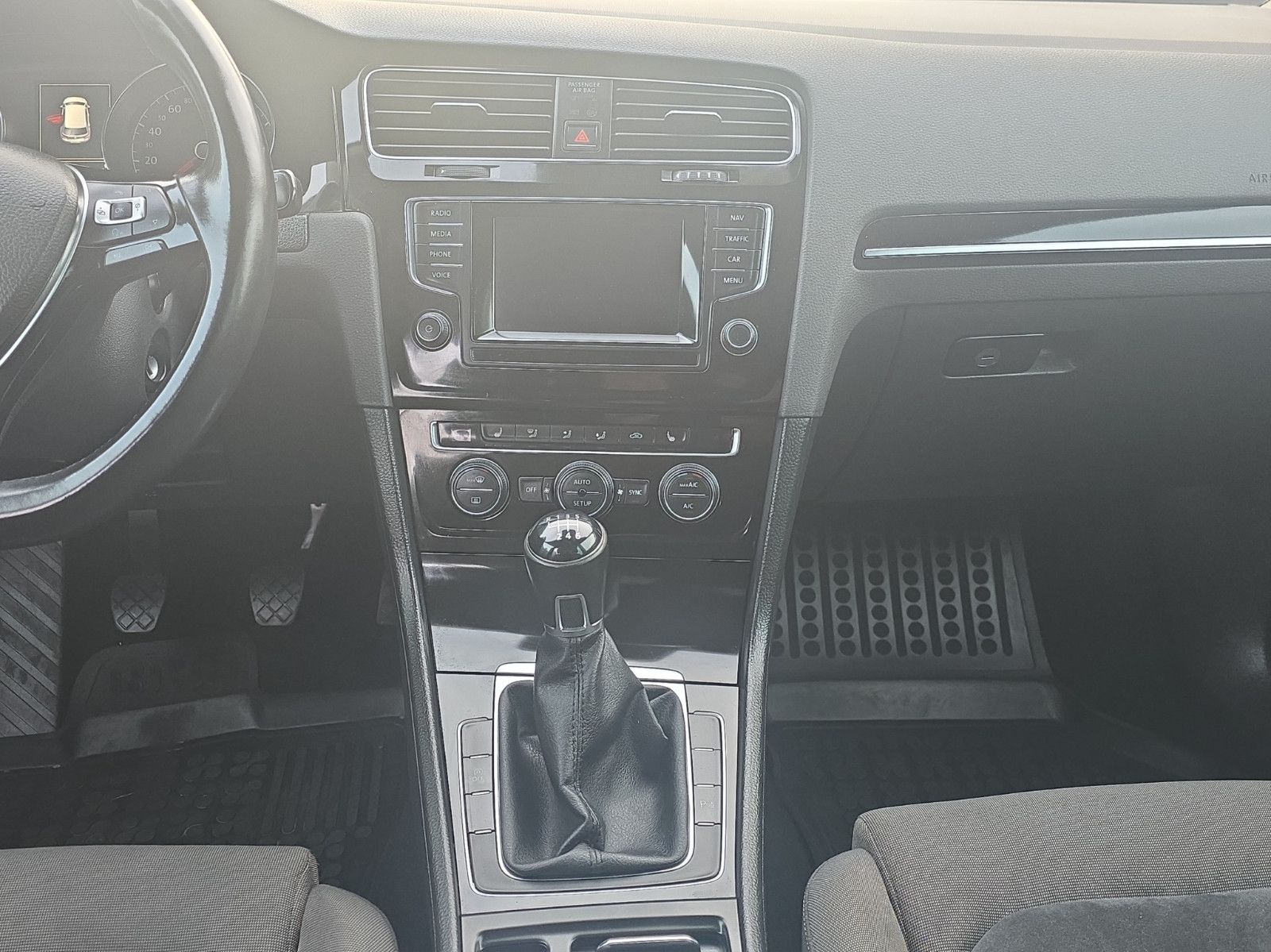 Fahrzeugabbildung Volkswagen Golf VII  Highline BMT/NAVi/PDC/XENON
