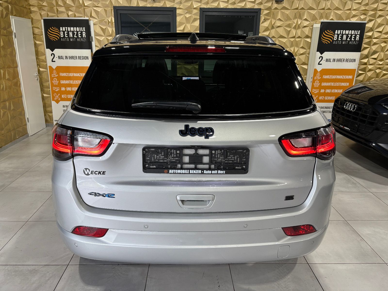 Fahrzeugabbildung Jeep Compass S Plug-In Hybrid 4WD/PANO/360°/ACC/APPLE