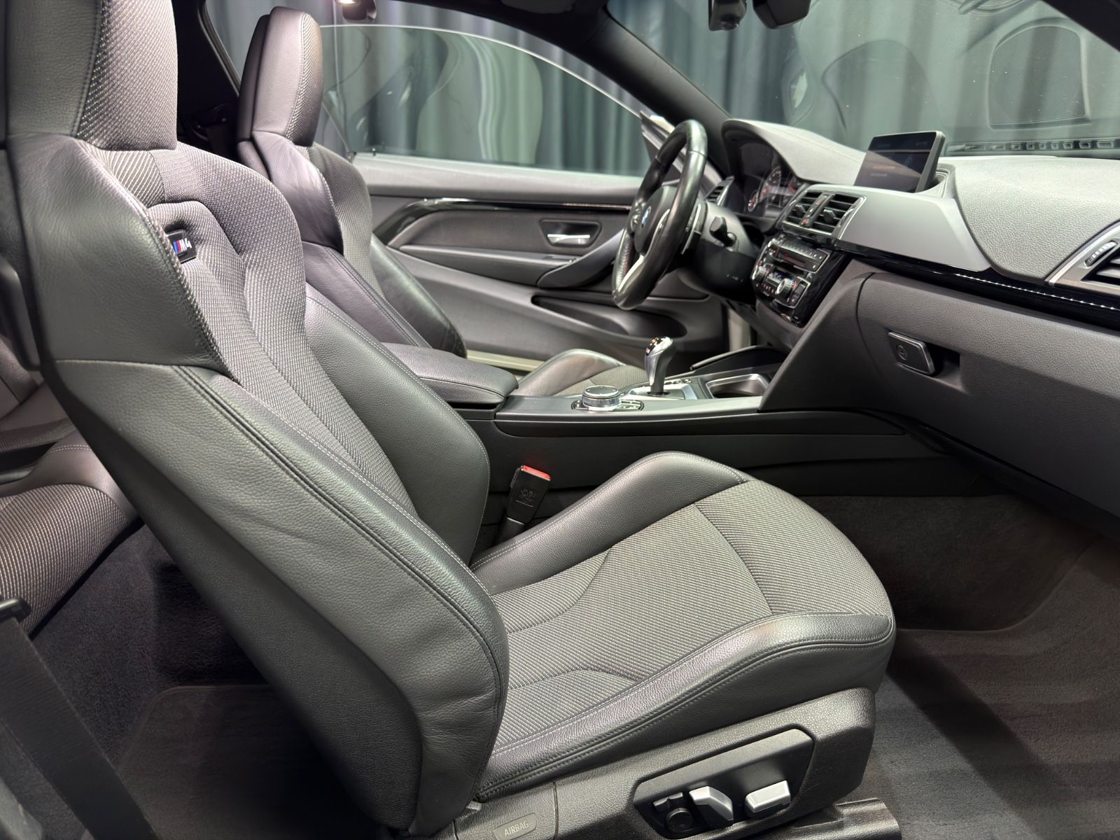 Fahrzeugabbildung BMW M4 Coupe DKG|NAVI|DEUTSCHES FAHRZEUG|LCI