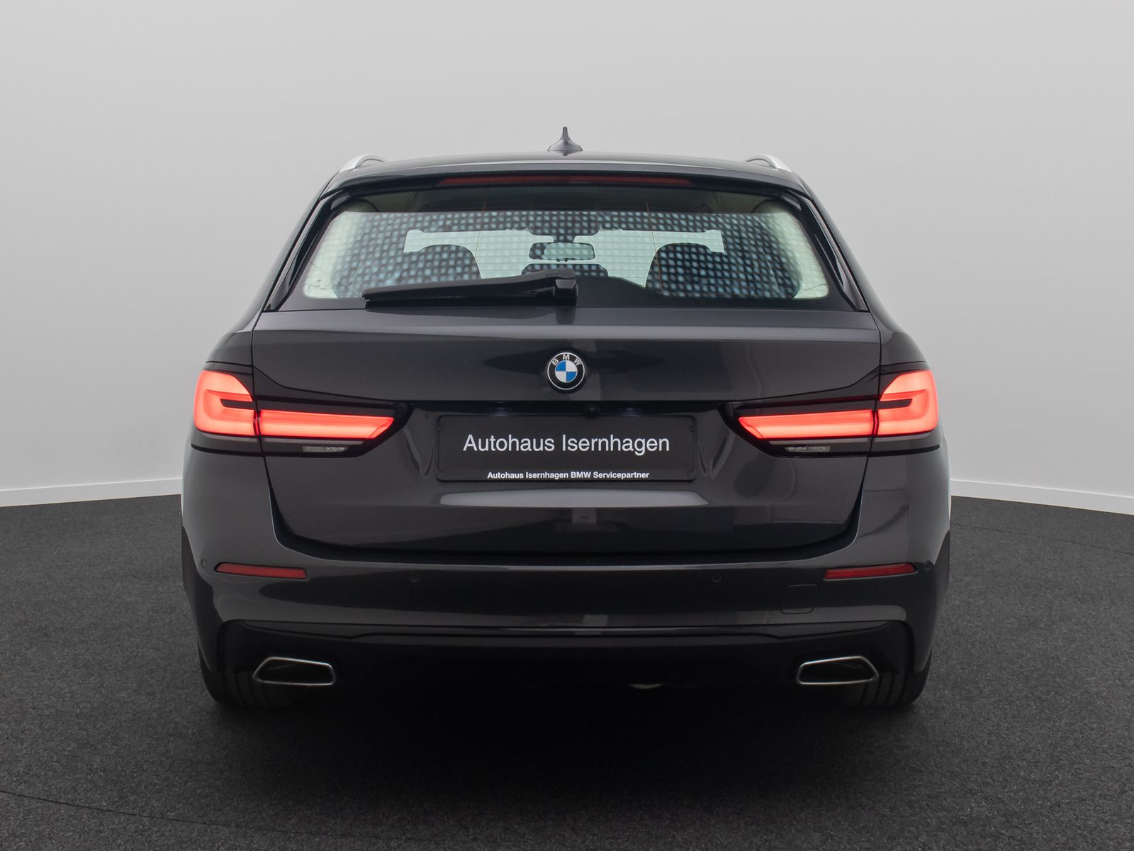 Fahrzeugabbildung BMW 520d xD  Kamera Laser HUD DAB AHK Komfort Alarm